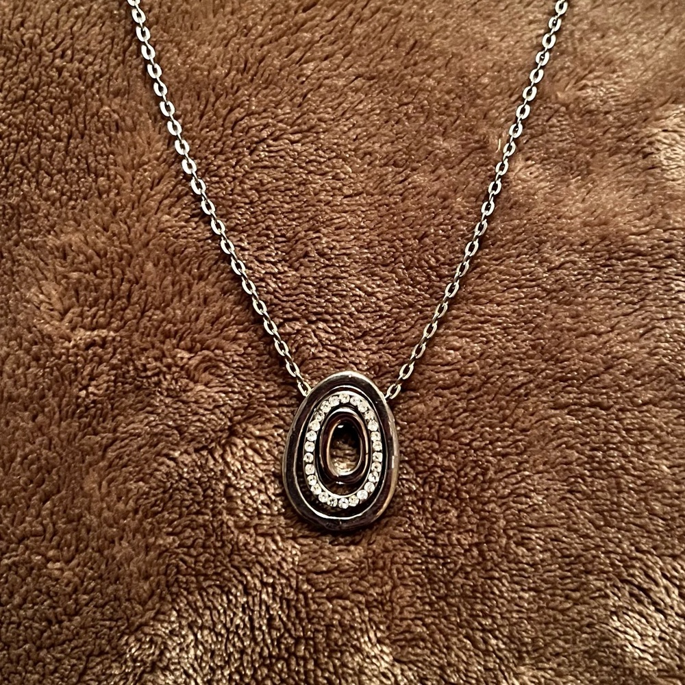VINTAGE Classic Silver Triple Layer Oval Shaped Crystal Pendant Necklace
